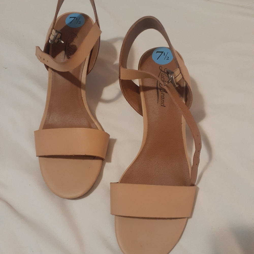 Ladies sandals